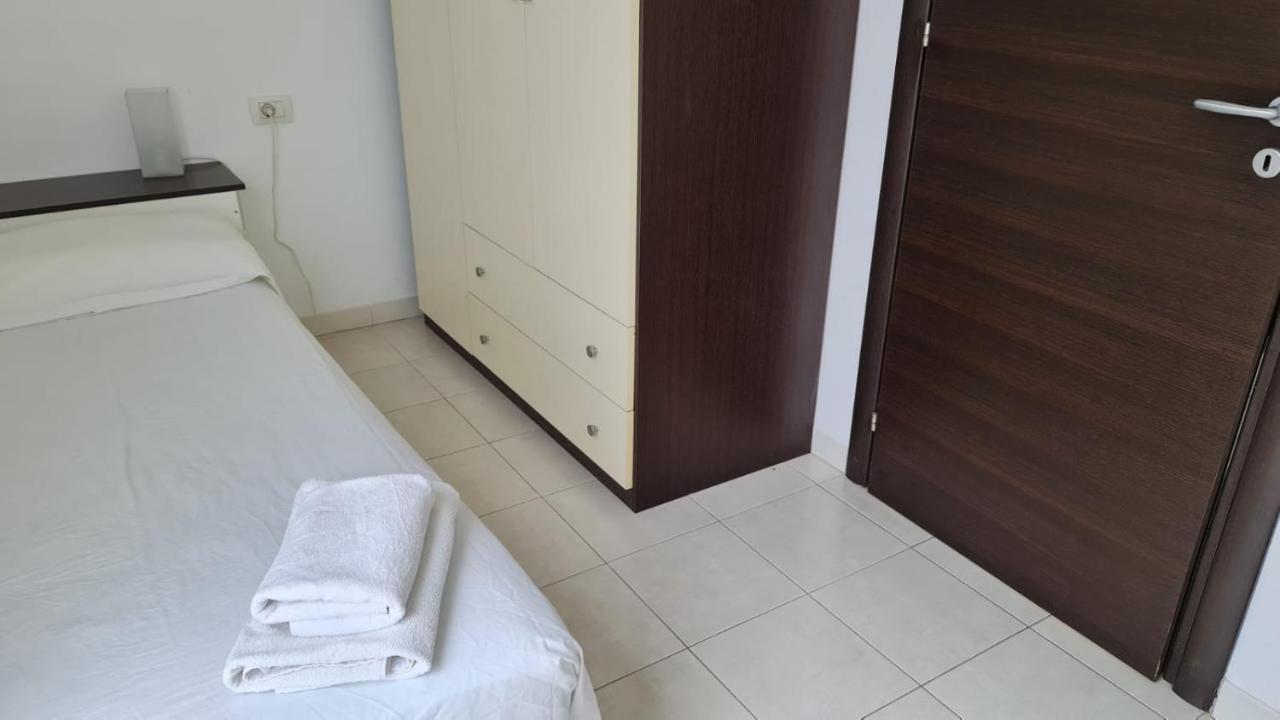 Duplex Apartments Nirvana 칼라오살바헤 외부 사진