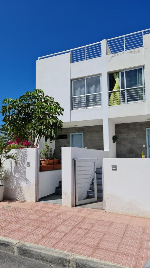 Duplex Apartments Nirvana 칼라오살바헤 외부 사진